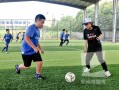 踢足球大龄小孩优势大吗，年龄大踢足球锻炼好吗