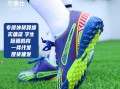 足球碎钉鞋防滑吗女生穿，足球碎钉鞋