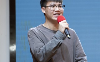 带小人的足球桌好玩吗，带小人的足球桌好玩吗视频